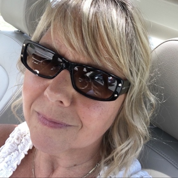 Meet your Posher, Catherine - Picture 1 of 1